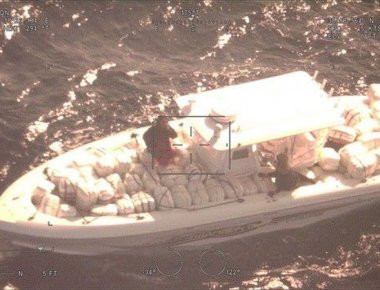 Κινηματογραφική καταδίωξη εμπόρων ναρκωτικών από το Λιμενικό- Οι δράστες μετέφεραν μεγάλες ποσότητες με ταχύπλοα σκάφη (φωτό, βίντεο)